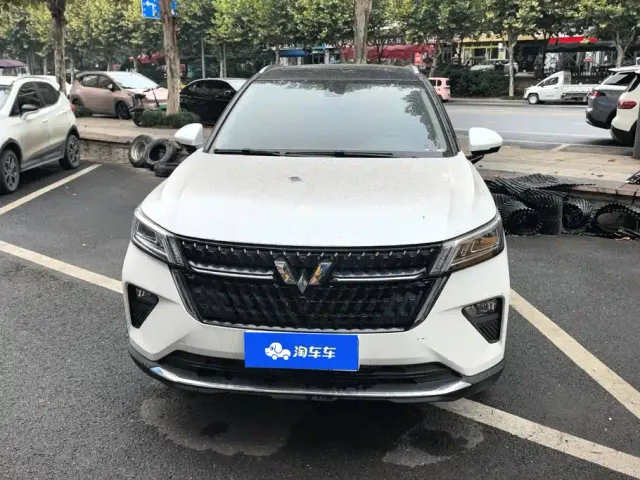 Wuling Asta — Фото автомобиля 2