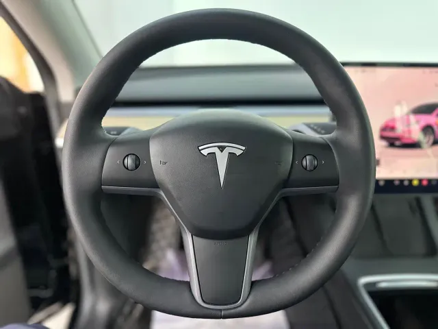 Tesla Model Y — Фото автомобиля 8