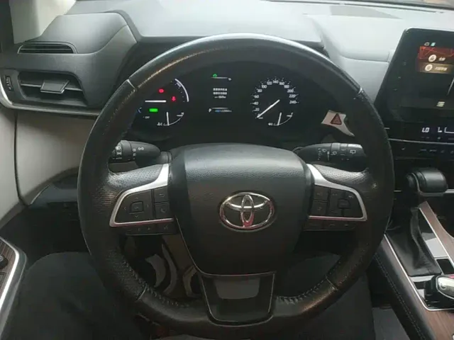Toyota Sienna — Фото автомобиля 10