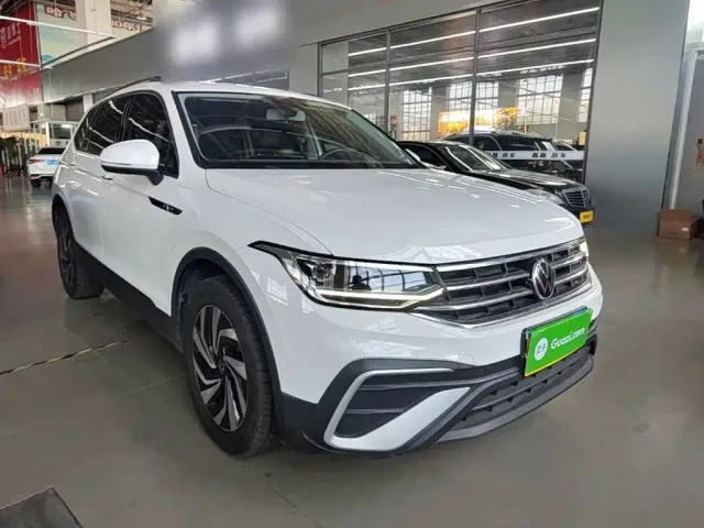 Volkswagen Tiguan L — Фото автомобиля 3