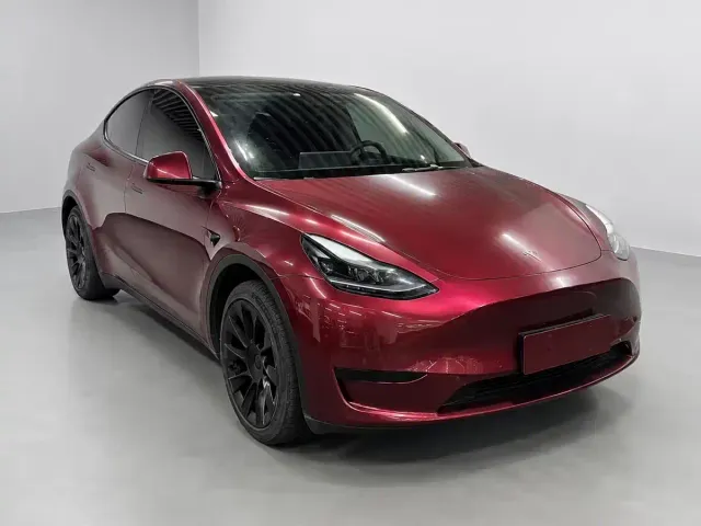 Tesla Model Y — Фото автомобиля 3