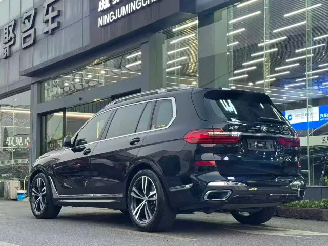 BMW X7 — Фото автомобиля 11