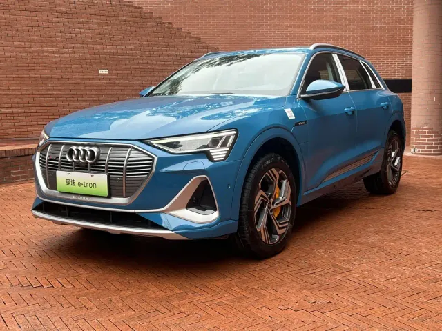Фотография автомобиля — Audi e-tron