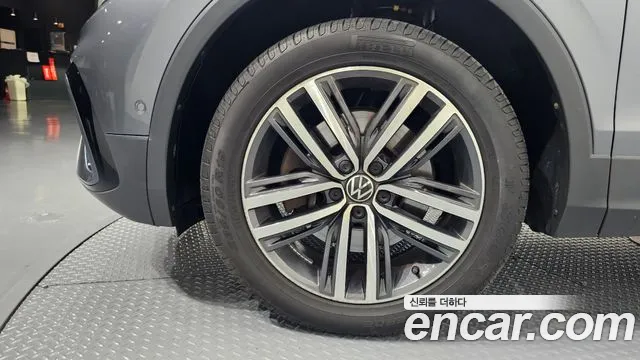 Volkswagen Tiguan — Фото автомобиля 5