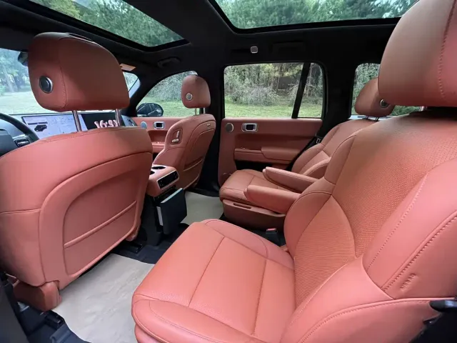Li Auto L8 — Фото автомобиля 9
