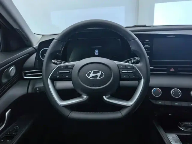 Hyundai Elantra — Фото автомобиля 15