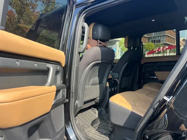 Land Rover Defender — Фото автомобиля 4