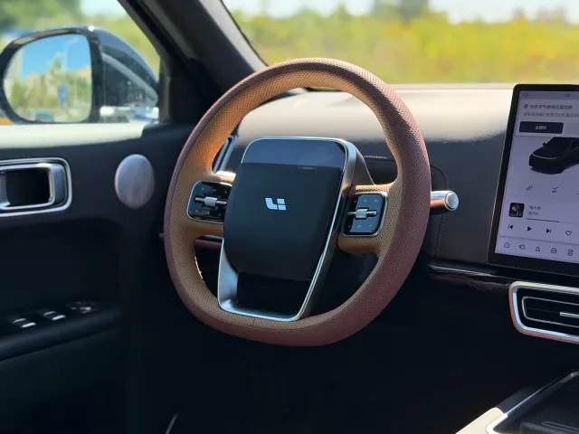 Li Auto L8 — Фото автомобиля 18