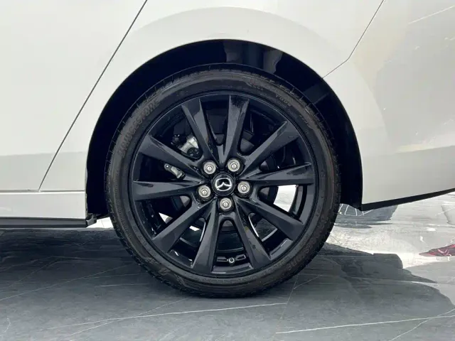 Mazda Axela — Фото автомобиля 24