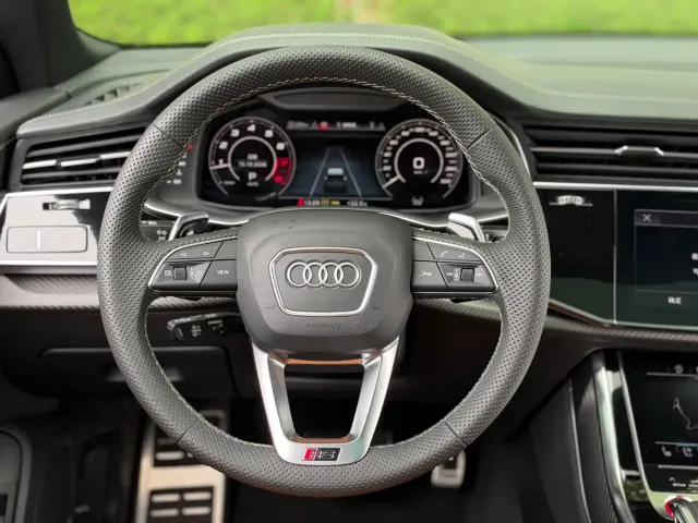 Audi RS Q8 — Фото автомобиля 3