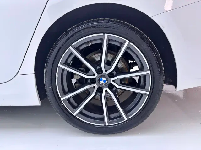 BMW 3 Series — Фото автомобиля 12