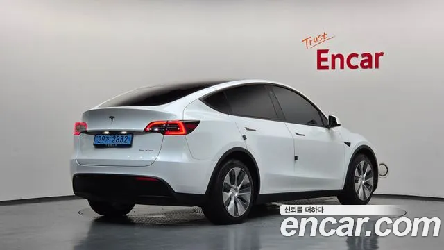 Tesla Model Y — Фото автомобиля 2