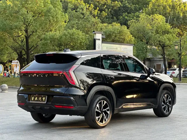 Geely Boyue L — Фото автомобиля 6