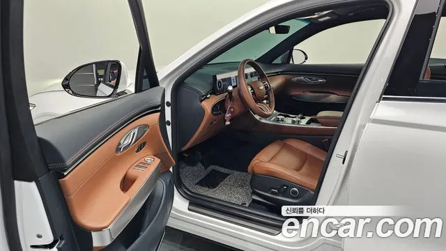 Genesis GV70 — Фото автомобиля 9