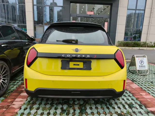 MINI Hatch — Фото автомобиля 13