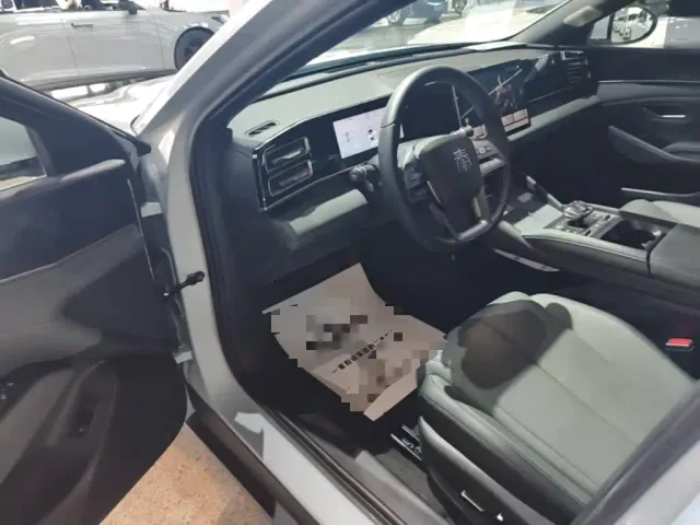BYD Qin L — Фото автомобиля 15