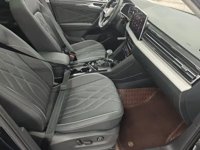 Volkswagen Tiguan L — Фото автомобиля 24
