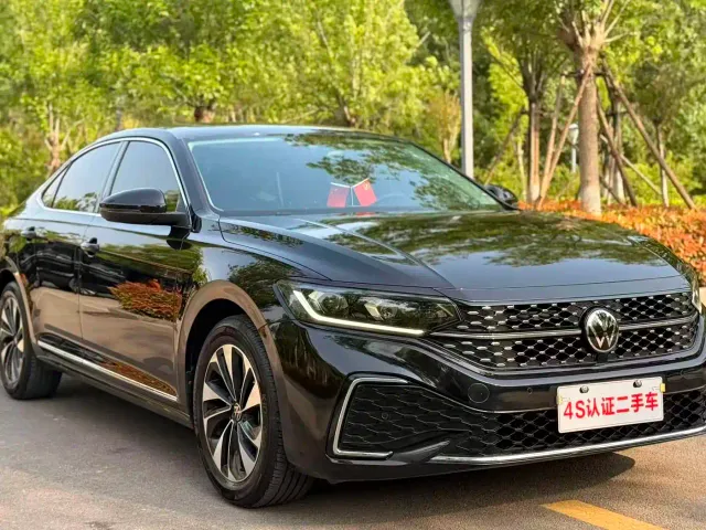 Volkswagen Passat — Фото автомобиля 3