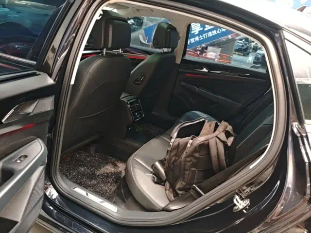 Volkswagen Passat — Фото автомобиля 16
