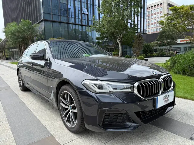 Фотография автомобиля — BMW 5 Series