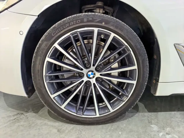 BMW 5 Series — Фото автомобиля 2