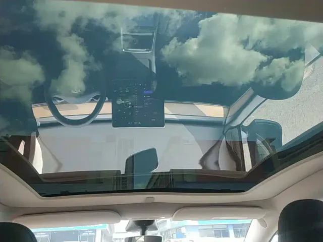 Tesla Model Y — Фото автомобиля 17