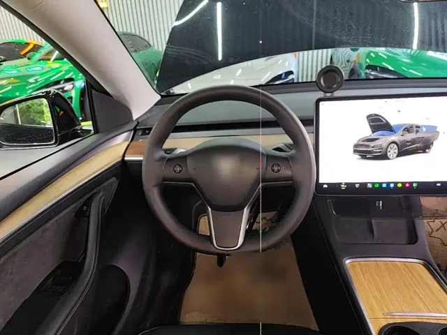 Tesla Model Y — Фото автомобиля 10