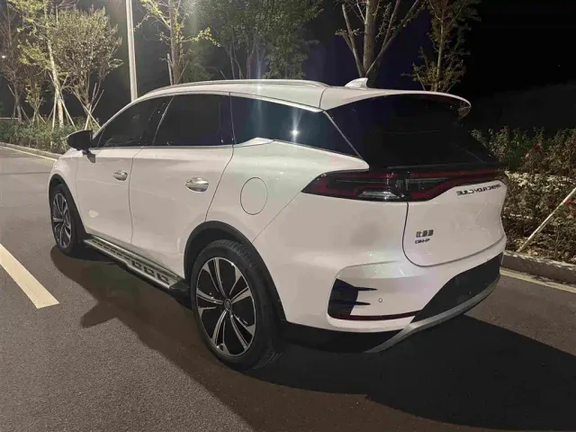 BYD Tang — Фото автомобиля 4