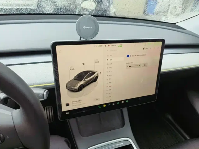Tesla Model Y — Фото автомобиля 12