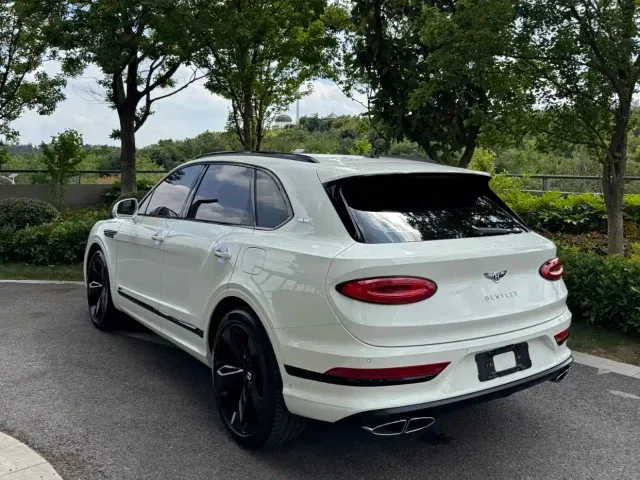 Bentley Bentayga — Фото автомобиля 4