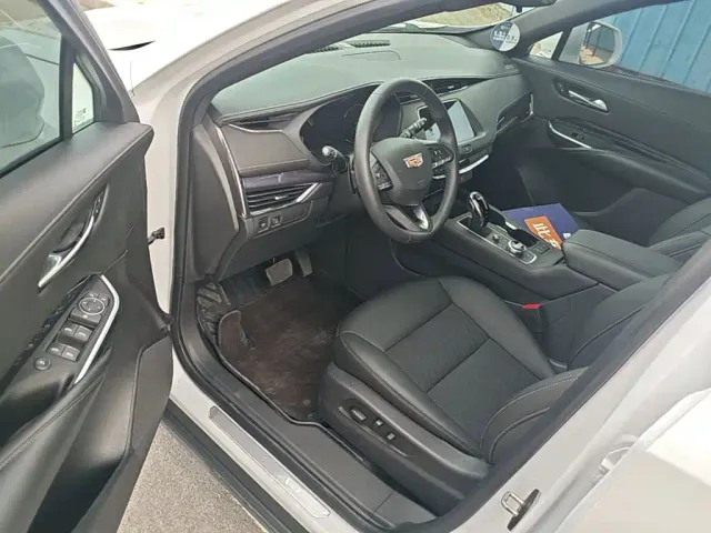 Cadillac XT4 — Фото автомобиля 15