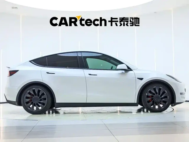 Tesla Model Y — Фото автомобиля 4