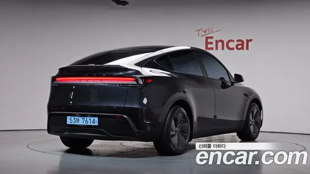 Tesla Model Y — Фото автомобиля 2