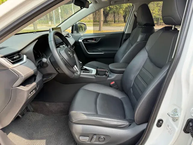 Toyota RAV4 — Фото автомобиля 9