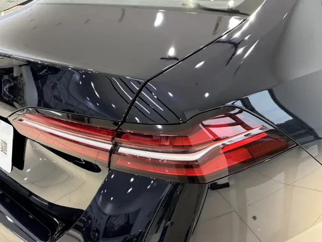 BMW 5 Series — Фото автомобиля 24