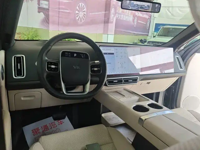 Li Auto L9 — Фото автомобиля 6