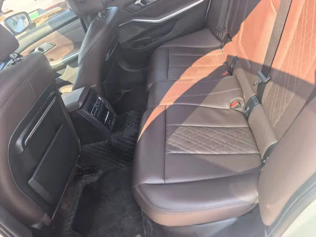 BMW 3 Series — Фото автомобиля 8