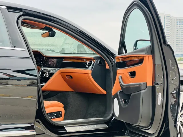 Bentley Flying Spur — Фото автомобиля 6
