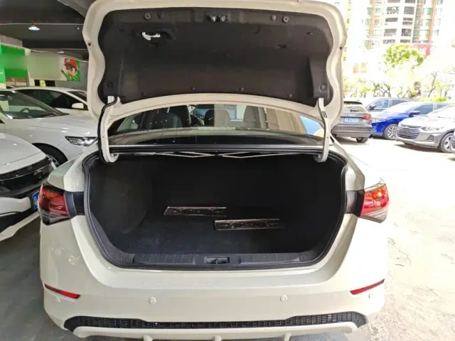 Nissan Sylphy — Фото автомобиля 18
