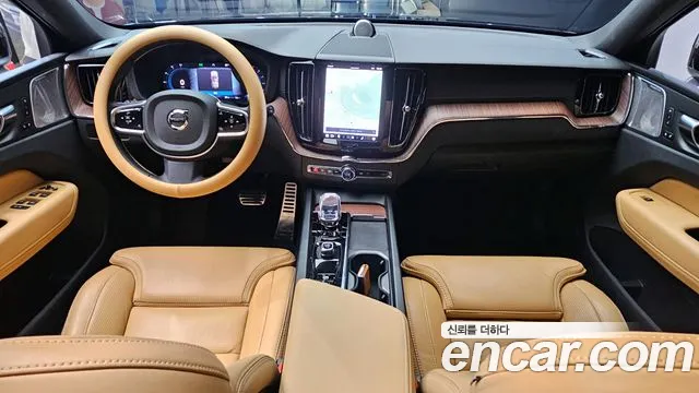 Вольво XC60 — Фото автомобиля 7