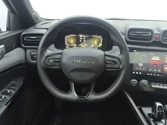 Lynk & Co 03 — Фото автомобиля 15