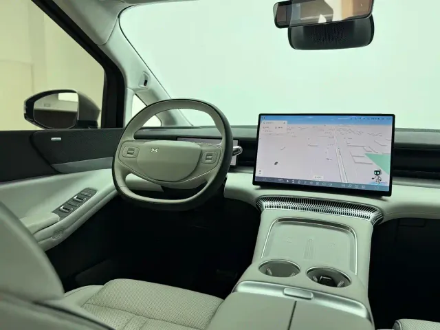 Xpeng X9 — Фото автомобиля 14
