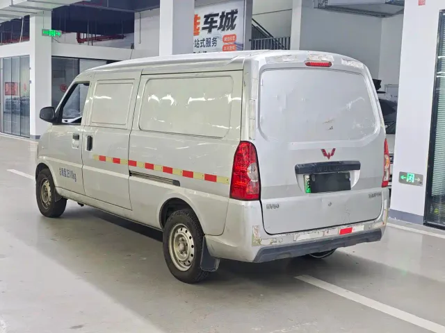 Wuling EV50 — Фото автомобиля 4
