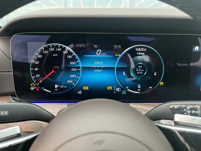 Mercedes-Benz E-Class — Фото автомобиля 8