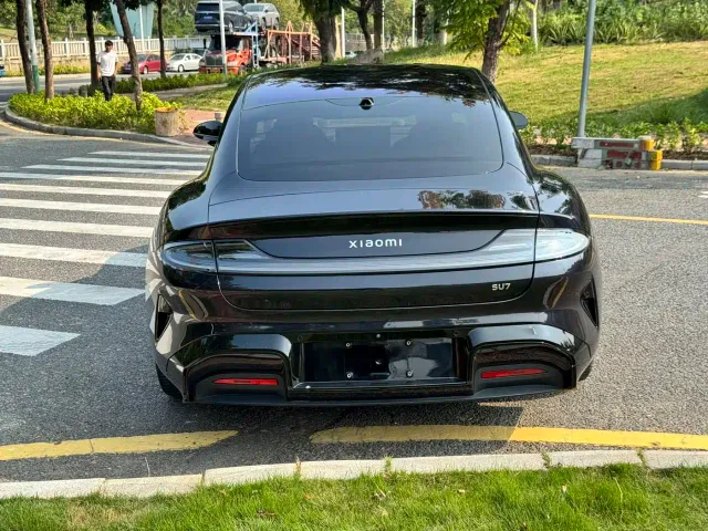 Xiaomi SU7 — Фото автомобиля 9