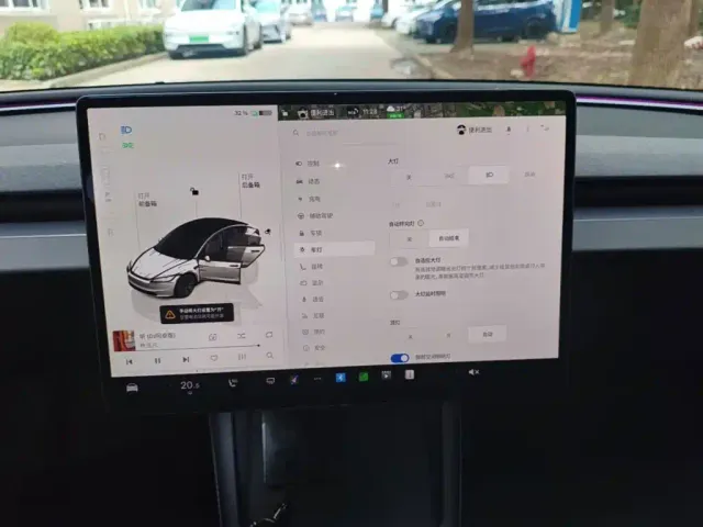 Tesla Model 3 — Фото автомобиля 8