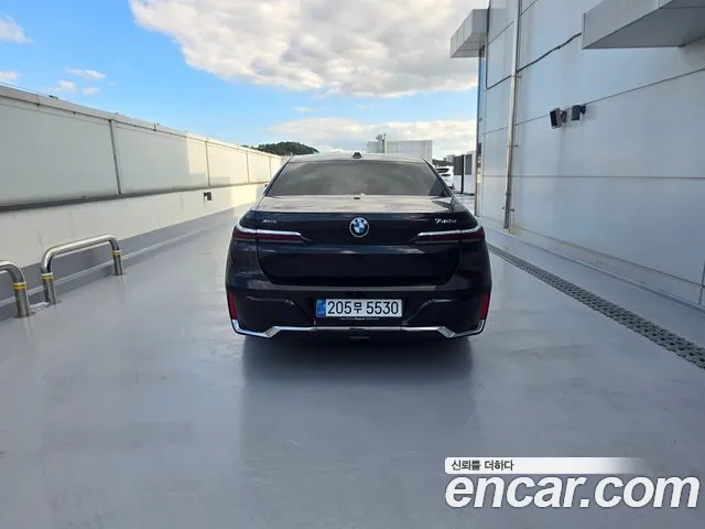 BMW 7 Series G70 — Фото автомобиля 4