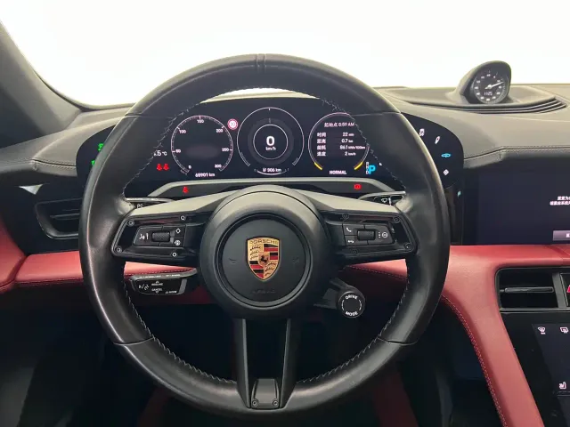 Porsche Taycan — Фото автомобиля 14