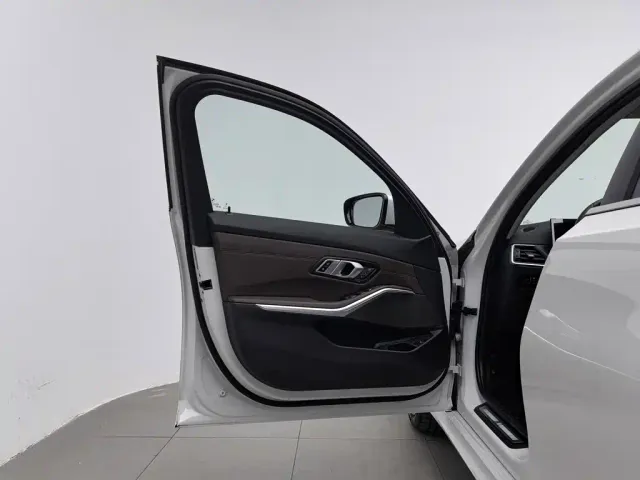 BMW 3 Series — Фото автомобиля 8