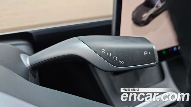 Tesla Model 3 — Фото автомобиля 12